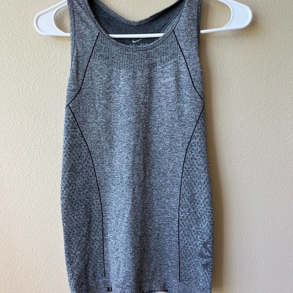 XS NIKE DRIFIT TANK TOP